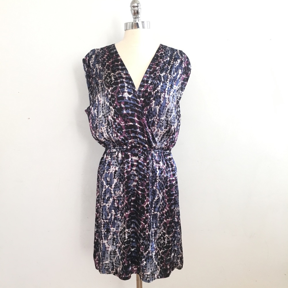AQUA V-neck Sleeveless Holiday Dress